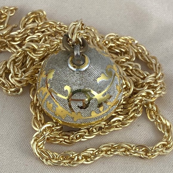 Vintage Mechanical Ladies Smith Orb Pendant Watch - Picture 4 of 7